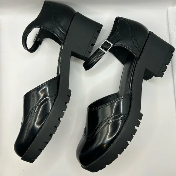 Urban Outfitters Black Patent Leather Wingtip Chunky Heel Mary Janes | Size 10 - Picture 7 of 12